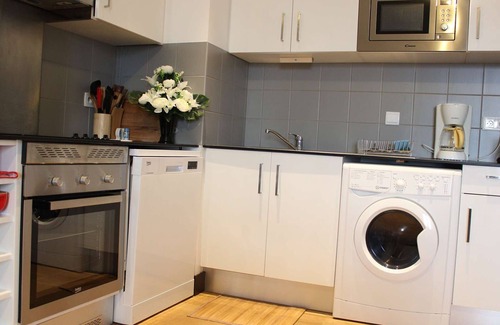 Rochefort Apartment | 3-room apartment with equipped kitchen, TV, and hardwood floor in Rochefort