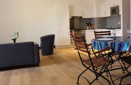 Rochefort Apartment | 3-room apartment with equipped kitchen, TV, and hardwood floor in Rochefort
