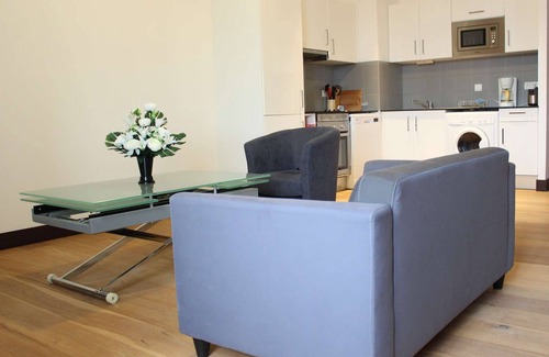 Rochefort Apartment | 3-room apartment with equipped kitchen, TV, and hardwood floor in Rochefort