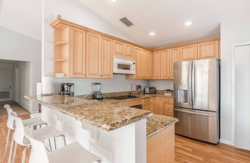 Edgewood House | 3 Rooms, Lake, Bocce Ball, Putting Green, Fire pit, Deck