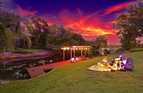 Edgewood House | 3 Rooms, Lake, Bocce Ball, Putting Green, Fire pit, Deck