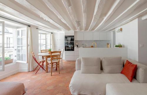 Quartier du Mail Apartment | 3 rooms, view on Paris roofs chic & cosy - 70 m2
