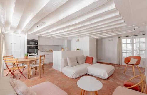 Quartier du Mail Apartment | 3 rooms, view on Paris roofs chic & cosy - 70 m2