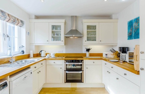 St Merryn House | 3 Rose Terrace - Three Bedroom House, Sleeps 5