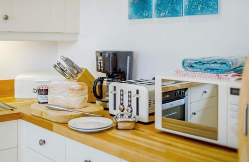 St Merryn House | 3 Rose Terrace - Three Bedroom House, Sleeps 5