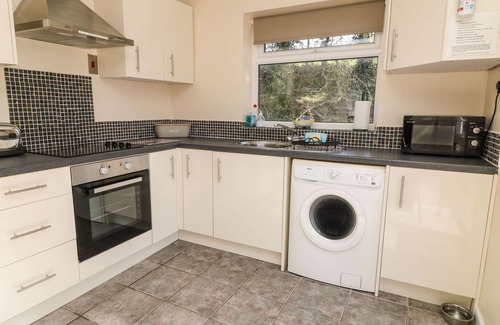 Liskeard Cottage | 3 ROSECRADDOC LODGE, pet friendly, with a garden in Liskeard
