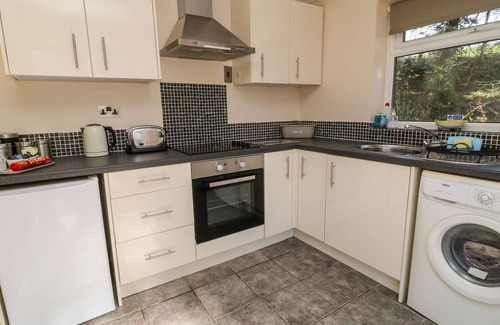 Liskeard Cottage | 3 ROSECRADDOC LODGE, pet friendly, with a garden in Liskeard