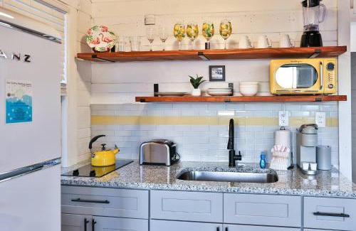 Treasure Island House | 3 - Seahorse Cottages - Sunshine
