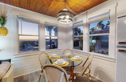 Treasure Island House | 3 - Seahorse Cottages - Sunshine
