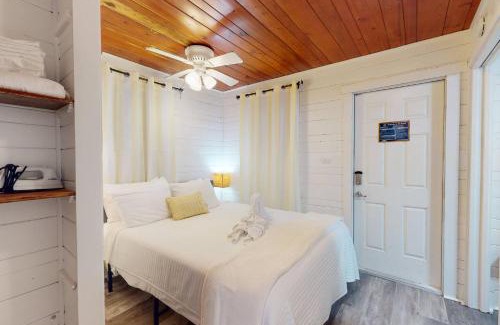 Treasure Island House | 3 - Seahorse Cottages - Sunshine