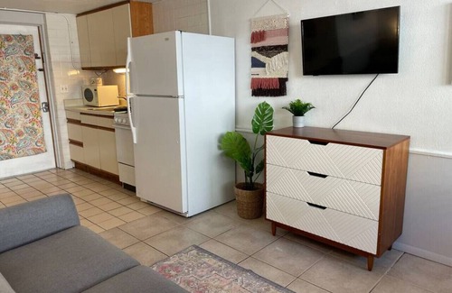 Dunedin Apartment | 3 · Seaside Artisan Apartment 3