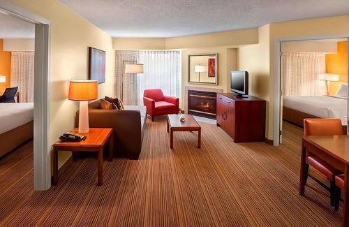 Bethlehem Hotel | 3 Spacious 2BR Suites Near Dorney Park & Wildwater Kingdom - Free Breakfast