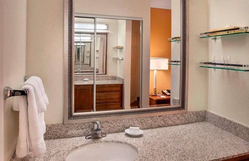 Bethlehem Hotel | 3 Spacious 2BR Suites Near Dorney Park & Wildwater Kingdom - Free Breakfast