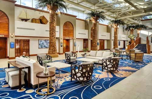 St. Pete Beach Hotel | 3 Spacious Rooms with Balcony. Retreat for Friends, Waterfront Delight, Pools!