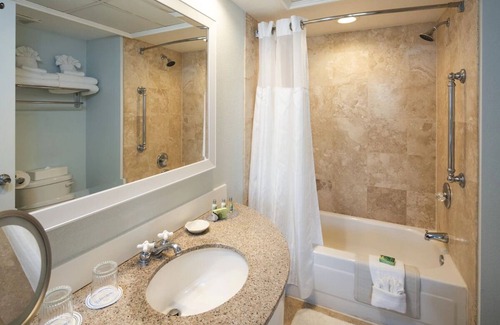 St. Pete Beach Hotel | 3 Spacious Rooms with Balcony. Retreat for Friends, Waterfront Delight, Pools!
