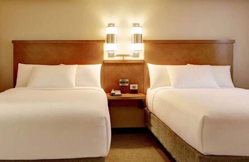 Austin Hotel | 3 Spacious Units w/FREE Parking, Pool, Short Drive to Paramount Theatre!