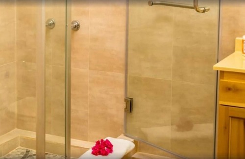 Runaway Bay Resort | 3+ Standard Double 2, 1 Queen Bed, Garden View