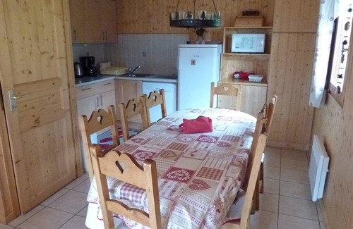 Station de Drouzin le Mont Ski Chalet | 3-star chalet with large terrace, garage, and hiking access