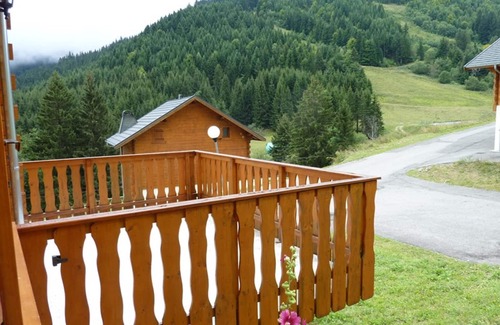 Station de Drouzin le Mont Ski Chalet | 3-star chalet with large terrace, garage, and hiking access