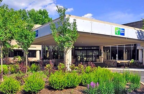 Plainsboro Hotel | 3-Star Hotel ∙ Holiday Inn Express Princeton Southeast, an IHG Hotel
