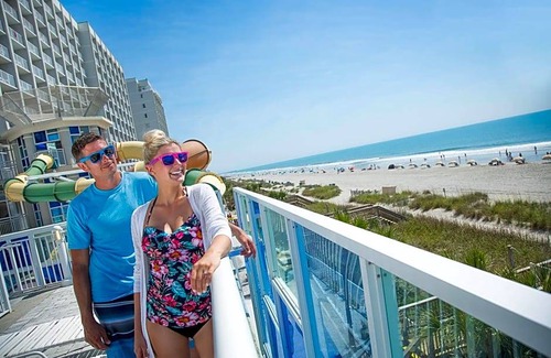 Myrtle Beach Hotel | 3-Star Hotel ∙ Crown Reef Beach Resort and Waterpark