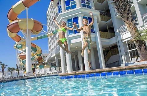 Myrtle Beach Hotel | 3-Star Hotel ∙ Crown Reef Beach Resort and Waterpark