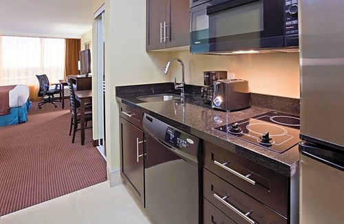 Pointe Claire Hotel | 3-Star Hotel ∙ Doubletree By Hilton Pointe Claire Montreal Airport West