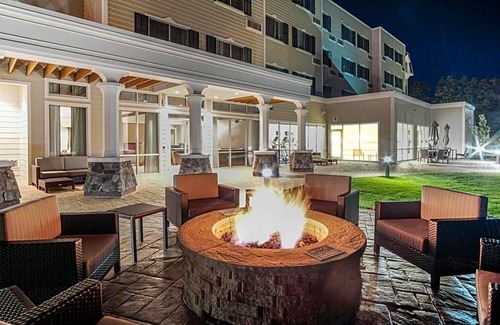 Lenox Hotel | 3-Star Hotel ∙ Courtyard by Marriott Lenox Berkshires