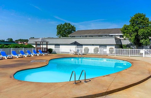 Reynoldsburg Hotel | 3-Star Hotel ∙ Days Inn by Wyndham Columbus East Airport