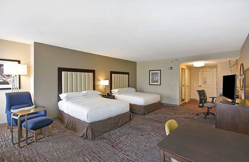 Bedford Park Hotel | 3-Star Hotel ∙ DoubleTree by Hilton Chicago Midway Airport, IL