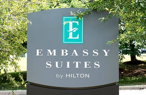 Auburn Hills Hotel | 3-Star Hotel ∙ Embassy Suites by Hilton Auburn Hills