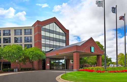 Auburn Hills Hotel | 3-Star Hotel ∙ Embassy Suites by Hilton Auburn Hills