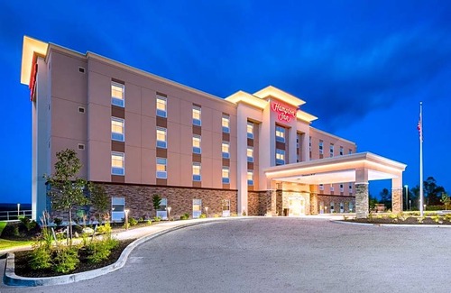 Oxford Hotel | 3-Star Hotel ∙ Hampton Inn by Hilton Oxford, ME