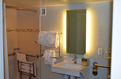 Charlottesville Hotel | 3-Star Hotel ∙ Holiday Inn University Area Charlottesville, an IHG Hotel