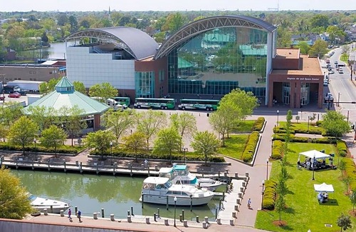 Victoria Boulevard Historic District Hotel | 3-Star Hotel ∙ The Landing at Hampton Marina, Tapestry Collection by Hilton