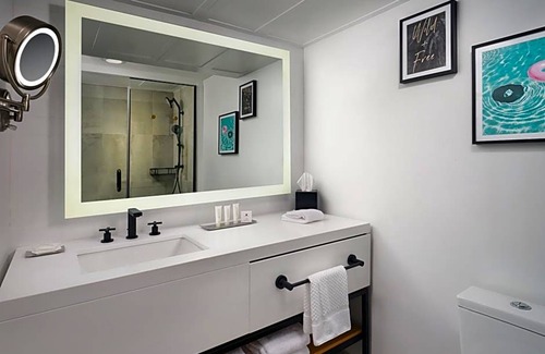 Victoria Boulevard Historic District Hotel | 3-Star Hotel ∙ The Landing at Hampton Marina, Tapestry Collection by Hilton