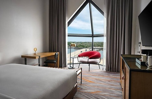Victoria Boulevard Historic District Hotel | 3-Star Hotel ∙ The Landing at Hampton Marina, Tapestry Collection by Hilton