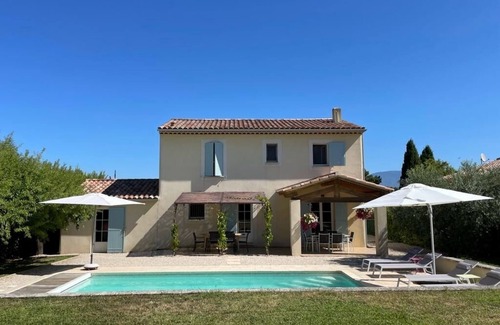 Saint-Didier Villa | 3-star villa with pool in Saint-Didier