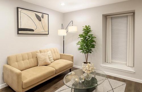 Peak's Suburban Addition Apartment | 3 STATE FAIR l DT Dallas l FIFA READY l Staycation 1Bd1Ba