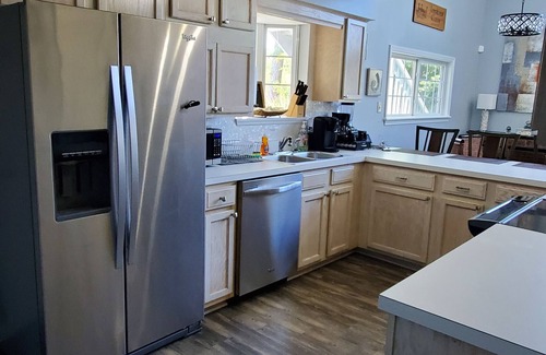 Savannah Beach House | 3 story 4br/rec rm 3ba+shw. 5 blocks to beach. 10 ages 15+. 14⬇️ free up to 8p*