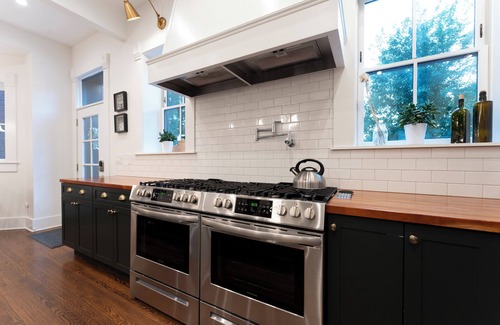 Old Louisville House | 3-story Bourbon Luxe Historic Retreat 2 mi to Whiskey Row-NULU