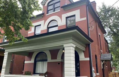Old Louisville House | 3-story Bourbon Luxe Historic Retreat 2 mi to Whiskey Row-NULU