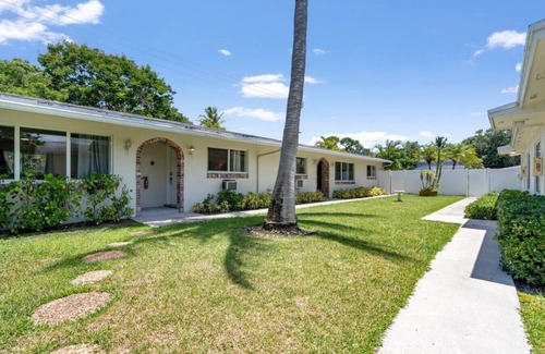 Croissant Park Apartment | #3 · Studio with 70 inch TV in downtown For Lauderdale!