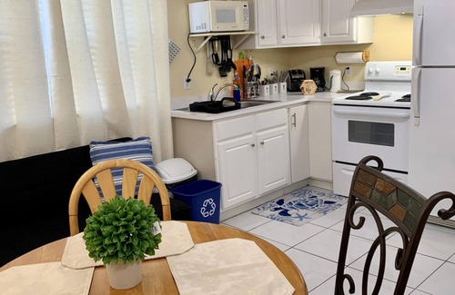 West Bay Apartment | 3 Suites BP Steps to Beach
