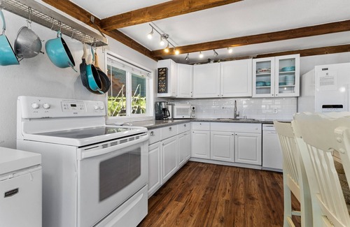 Bradley Cabin | 3. Sunrise Cove (on private peninsula with dock)