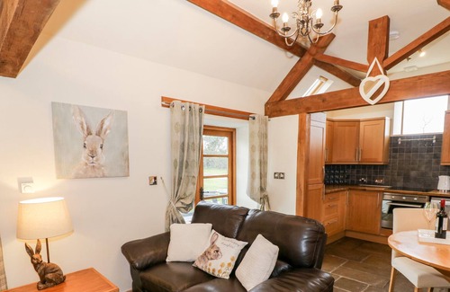 Chelmarsh Cottage | 3 SUTTON BARN, with a garden in Bridgnorth