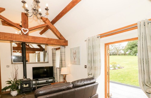 Chelmarsh Cottage | 3 SUTTON BARN, with a garden in Bridgnorth