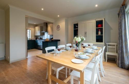 Thorpeness House | 3 The Coastguards, Thorpeness - Only a stones throw from the Beach and very close to famous boating Meare, Country Club and Golf Club - Aldeburgh Coastal Cottages
