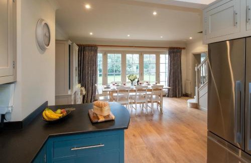Thorpeness House | 3 The Coastguards, Thorpeness - Only a stones throw from the Beach and very close to famous boating Meare, Country Club and Golf Club - Aldeburgh Coastal Cottages