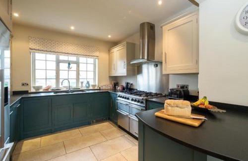 Thorpeness House | 3 The Coastguards, Thorpeness - Only a stones throw from the Beach and very close to famous boating Meare, Country Club and Golf Club - Aldeburgh Coastal Cottages